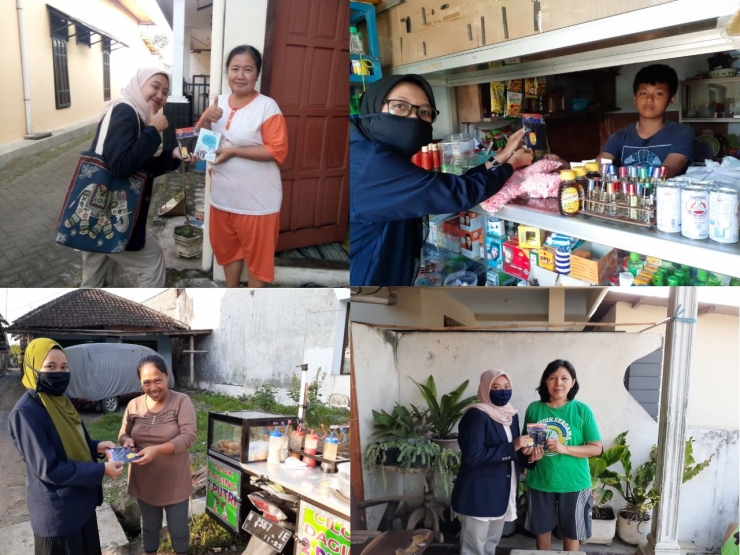 Sosialisasi aturan New Normal Life sekaligus pembagian buku saku dan masker kepada warga Dusun Mlaten, Desa Mangunrejo, Kepanjen (30/6)/dokpri