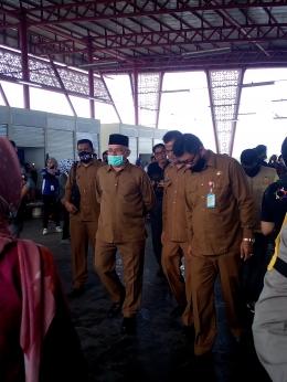 Sekda Aceh dr Taqwallah MKes beserta Rombongan Meninjau Pasar Al Mahirah Lamdingin (doc Pribadi)