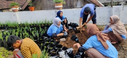 Foto bersama Kelompok Wanita Tani Desa Madiredo