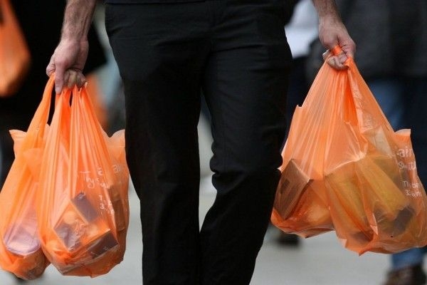 Kantong plastik untuk belanja, foto: observer.com via idntimes.com