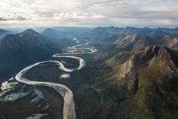 Illustrasi sungai mengalir (Sumber Foto: ntdindonesia.com)