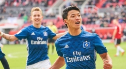 Hwang Hee-chan pernah berseragam Hamburg SV di kasta kedua Bundesliga Jerman. Gambar: Liga Zwei.de via LigaLaga.id