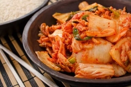 Kimchi, kuliner khas Korea yang sering ada di drama Korea (Sumebr: recipes.howstuffworks.com)