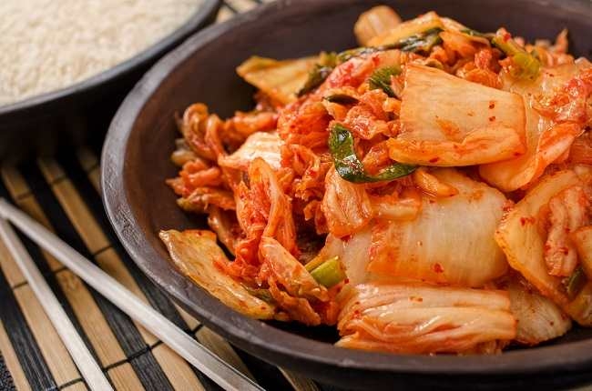 Kimchi, kuliner khas Korea yang sering ada di drama Korea (Sumebr: recipes.howstuffworks.com)