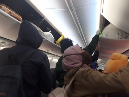Situasi penumpang yang tidak sabar turun dari pesawat (dokpri)