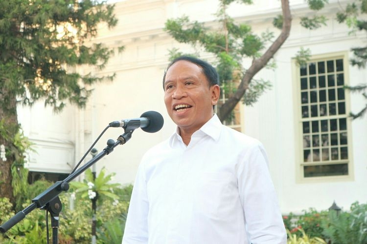 Politisi Golkar Zainudin Amali usai bertemu Presiden Joko Widodo membicarakan posisi menteri (KOMPAS.com/RAKHMAT NUR HAKIM)