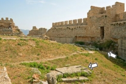 Sisa-sisa bangunan periode Mycenae di istana Larissa di Peloponnese, Yunani. (Foto: Istimewa)