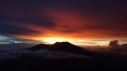 Sunset di atas gunung Singgalang pada waktu lain (dokpri)