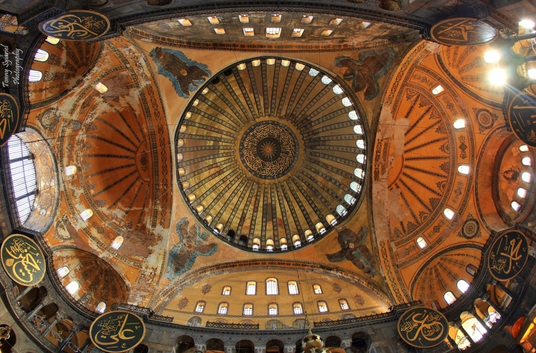 Kubah & Interior Hagia Sophia. Sumber: Koleksi pribadi