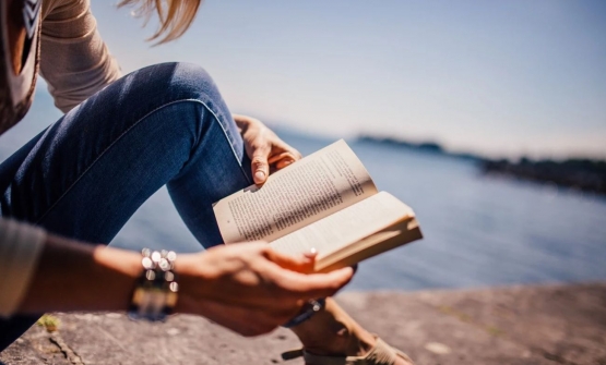 Deskripsi : Memulai Minat Baca Dengan luangkan waktu 15 menit setiap hari untuk membaca | Sumber Foto: Pixabay