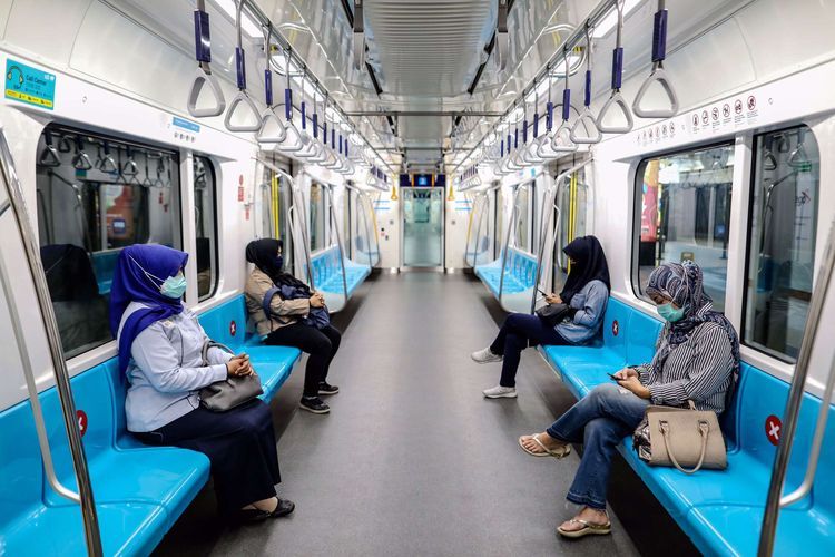 Jaga jarak (foto: kompas.com)