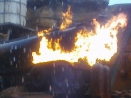 Ket foto:ledakan dengan api yang besar medekati bus/dok pribadi
