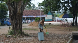 Tenaga kebersihan di sekolah, Sumber: www.sman1-gadingrejo.sch.id