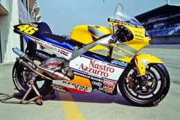 Honda NSR500 Nastro Azzuro tunggangan Rossi pada tahun 2000