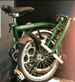 Foto sebuah sepeda Brompton - Sumber Foto: twitter.com @mere_twat