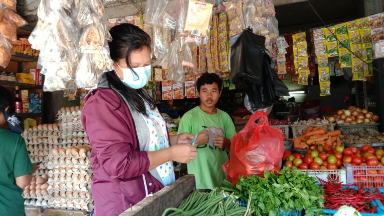 Ilustrasi gambar pedagang di pasar tradisional (dokpri)