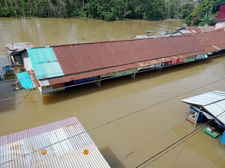 Banjir yang Terjadi di Desa Riam Kota, Kecamatan Jelai Hulu, Ketapang, Kalimantan Barat. Foto dok :  Bonifasius Rionaldo