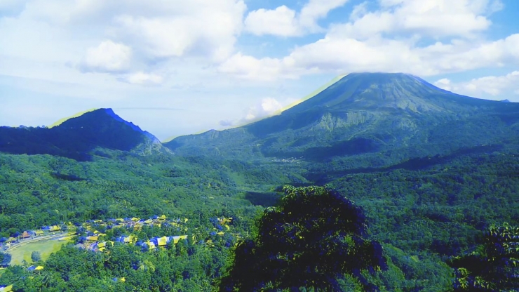 Piramida Alam di Pulau Flores (Gunung Inerie)