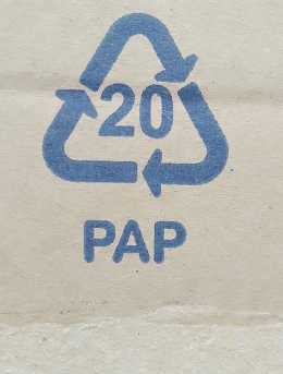 sistem pengkodean kertas, kardus (PAP 20) diperlukan untuk mempermudah pengenalan jenis kertas yang sangat beragam (Gambar Marahalim Siagian)