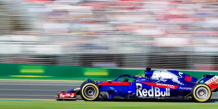 Aksi dari tim Scuderia Torro Roso pada GP Australia (2018) | Sumber Gambar : https://www.scuderiaalphatauri.com/en/history/2018-f1-season/