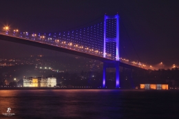 Jembatan Bosphorus di waktu malam (Sumber: Koleksi pribadi)