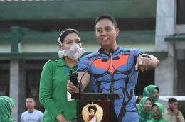 Cara Presiden Jokowi kenakan masker yang riskan menjadi jalan infeksi virus corona - Sumber Foto: jabarsatu.com