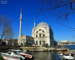 Masjid Ortakoy (Sumber: Koleksi pribadi)