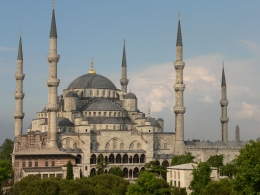Masjid Biru (Sumber: www.wikimedia.org.)