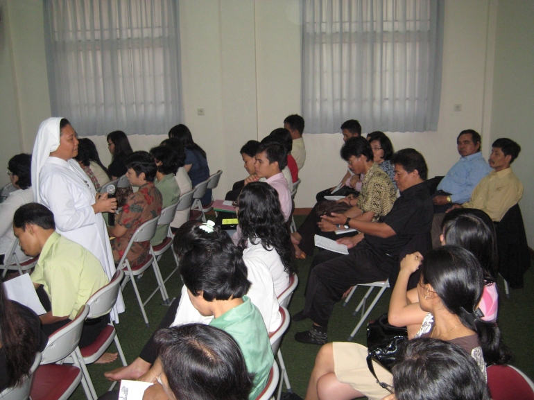Seminar Pendidikan Karakter kepada Para guru di Bandung ( dok pri )