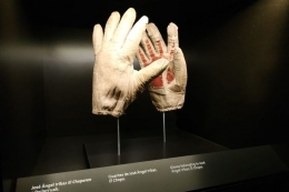 Ilustrasi : Sarung tangan kiper simbol pertahanan akhir. (sumber gambar : https://www.kompas.com/)