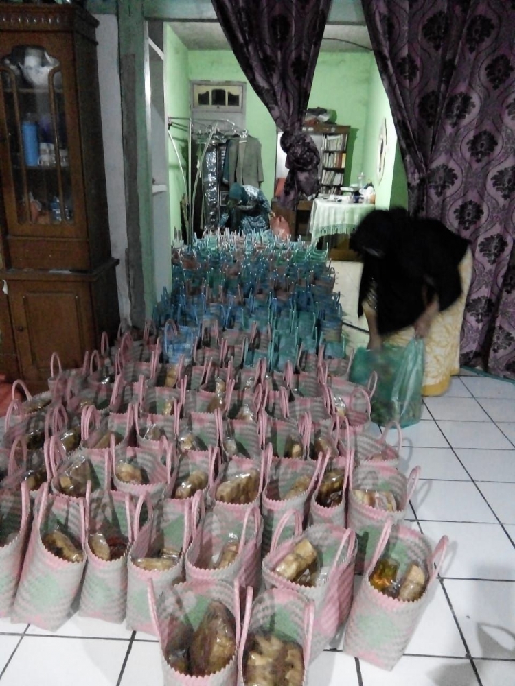 Berkat buat jamaah 40 hari wafatnya bapak di Masjid Baitul Muttaqqin di Ngawi Jawa Timur (dokpri)
