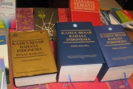 Buku babon Kamus Besar Bahasa Indonesia (Foto: republika.co.id)
