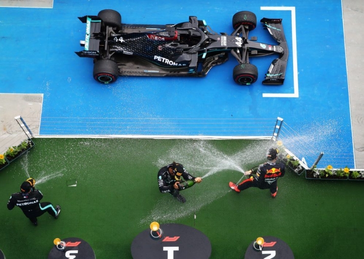 Hamilton menjuarai Hungaroring GP 2020 sekaligus menyamai rekor M.Schumacher sebagai pemenang 8 kali di Hungaroring GP./Sumber Gambar : www.formula1.com