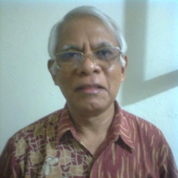 Dok. pribadi: Romo Yoseph Nahak, Pr (Dosen dan Pembina Senior pada Seminari Tinggi Santo Mikhael Penfui Kupang dan Fakultas Filsafat Unwira Kupang