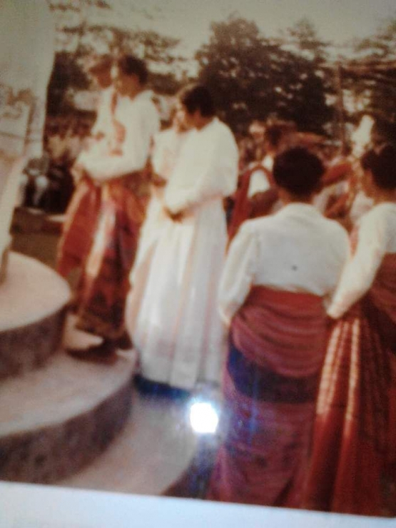 sumber dok. : Status Facebook Jos Nahak. Foto diambil waktu tahbisan imam baru, 22 Juli 1980