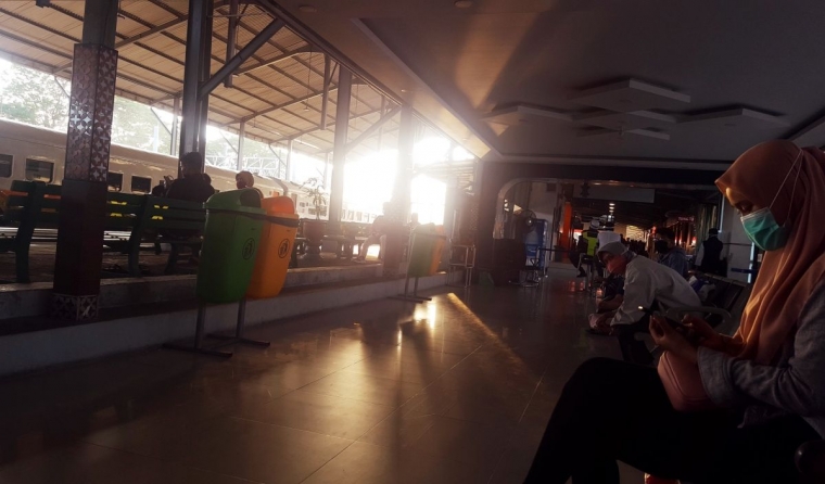 Longgarnya Pengawasan Protokol Kesehatan Kai Bikin Penumpang Kereta Cemas Halaman All Kompasiana Com