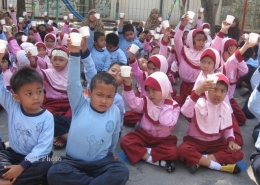 Anak-anak sekolah dibudayakan meminum susu (solopos.com)