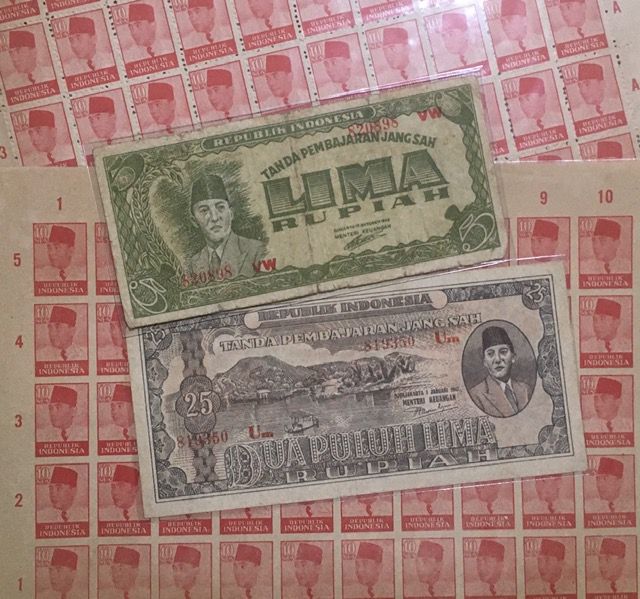 Koleksi uang dan prangko bergambar Presiden Soekarno. (Foto: BDHS)