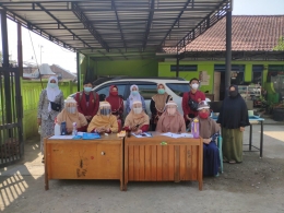 Foto bersama pengajar,anggota PMM serta Petugas Puskesmas Bareng Jombang