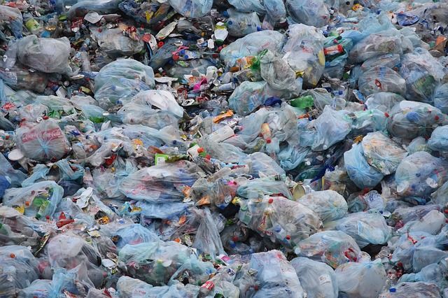 Sampah plastik | Sumber foto: Ben_Kerckx -- pixabay.com