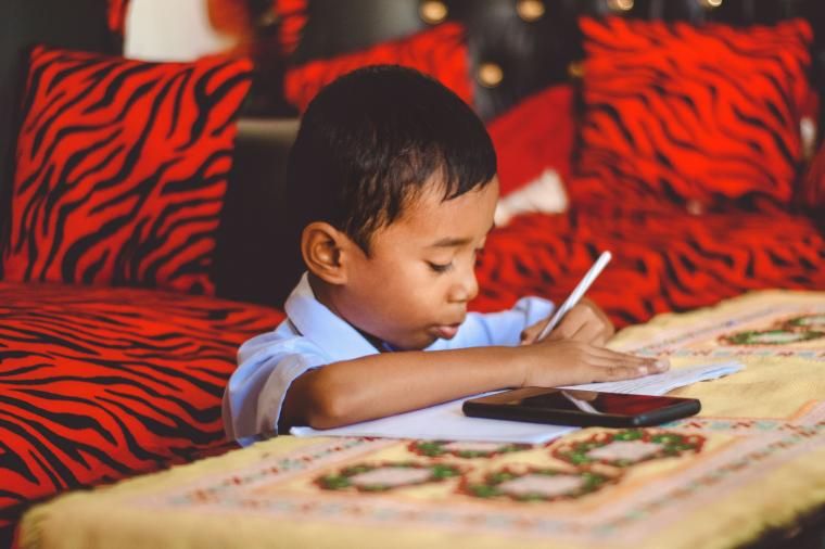 Belajar tanpa guru ibarat anak ayam kehilangan induk (Foto: Miftah/MFR Studio)