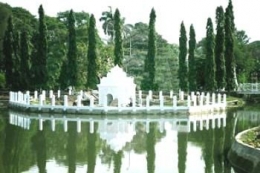Pinto Khop ditengah kolom renang sebagai tempat istirahat permaisuri, Muhira's Colection