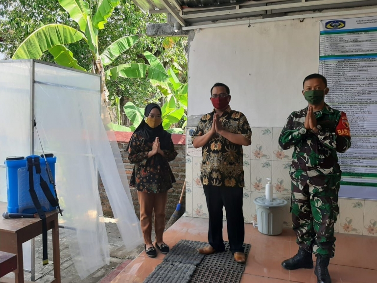 Penyerahan Desinfectant Chamber Kepada Kepala Desa Gondangkulon