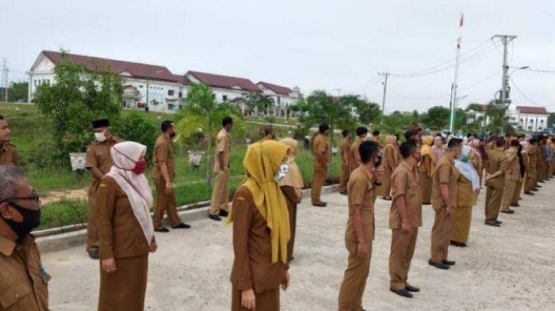 ASN Pemkab Aceh Timur, apel kehadiran hari pertama masuk kerja setelah libur Idul Fitri (tribunnews aceh)