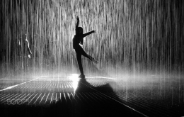 menari dalam hujan-inakoran
