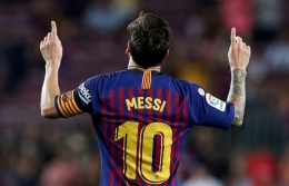 (Selebrasi khas Messi/ sumber foto dilansir dari Mirror.co.uk)