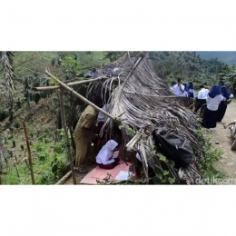 Situasi Siswa Daring di Sulawesi Selatan SD, SMP Satu Atap 11 Batu; Sumber: Detik.com