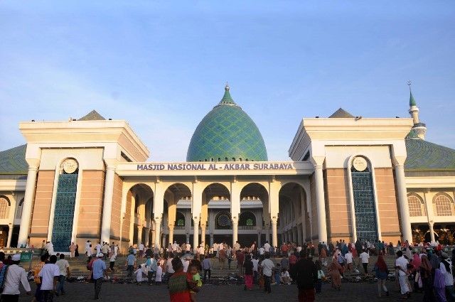 Masjid Nasional Al-Akbar Surabaya, Jawa Timur, Indonesia. Gambar: Radarsurabaya.jawapos.com