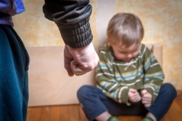 Korban pelecehan pada anak tak memandang jenis kelaminnya. Gambar: Shutterstock via Kompas