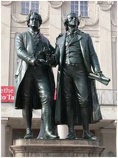 Patung yang menggambarkan 2 orang sahabat ideal. (Foto: Istimewa).